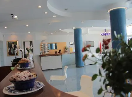 Massimo ホテル 3*